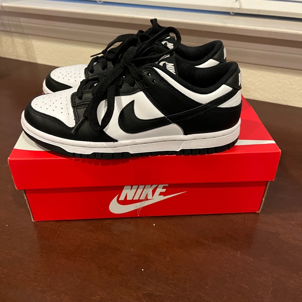 NIB Women’s Nike Dunk Pandas Size 6